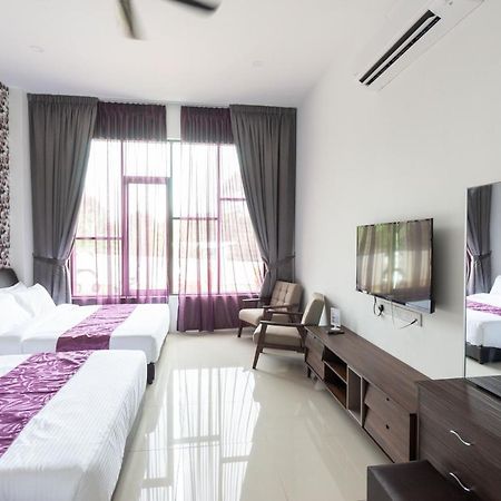 Rock Mountain Hotel Raub Exterior photo