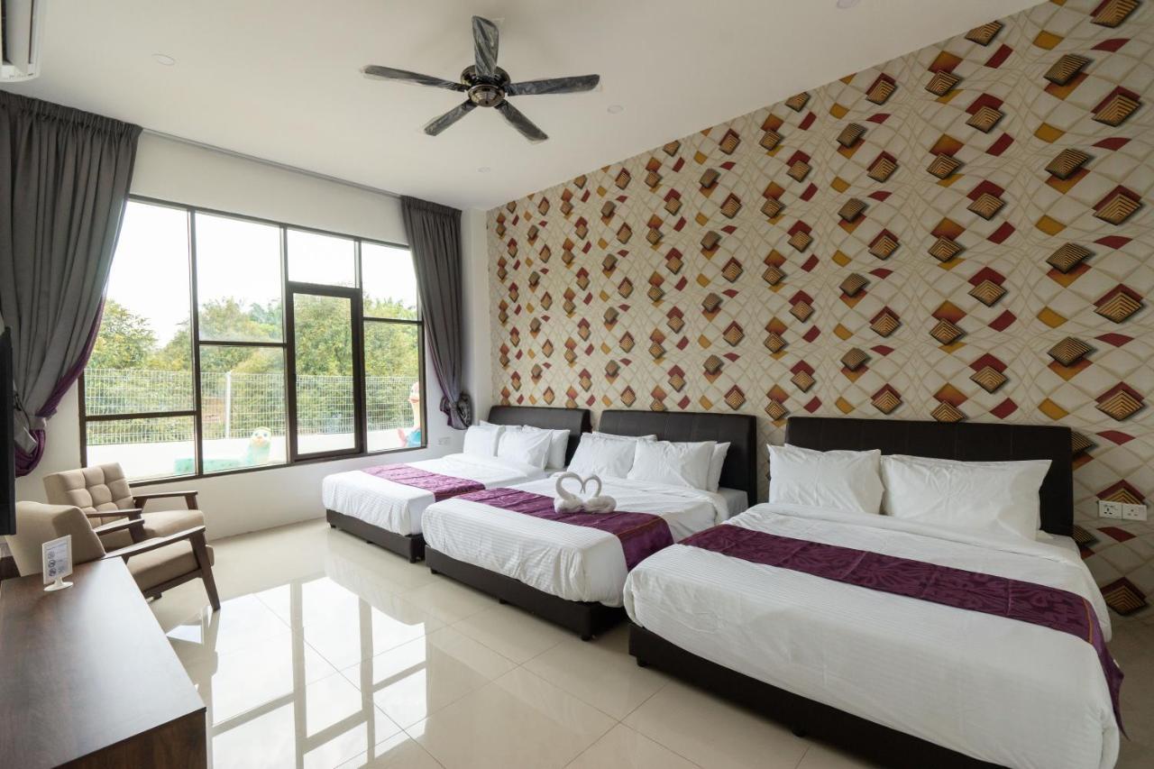 Rock Mountain Hotel Raub Exterior photo